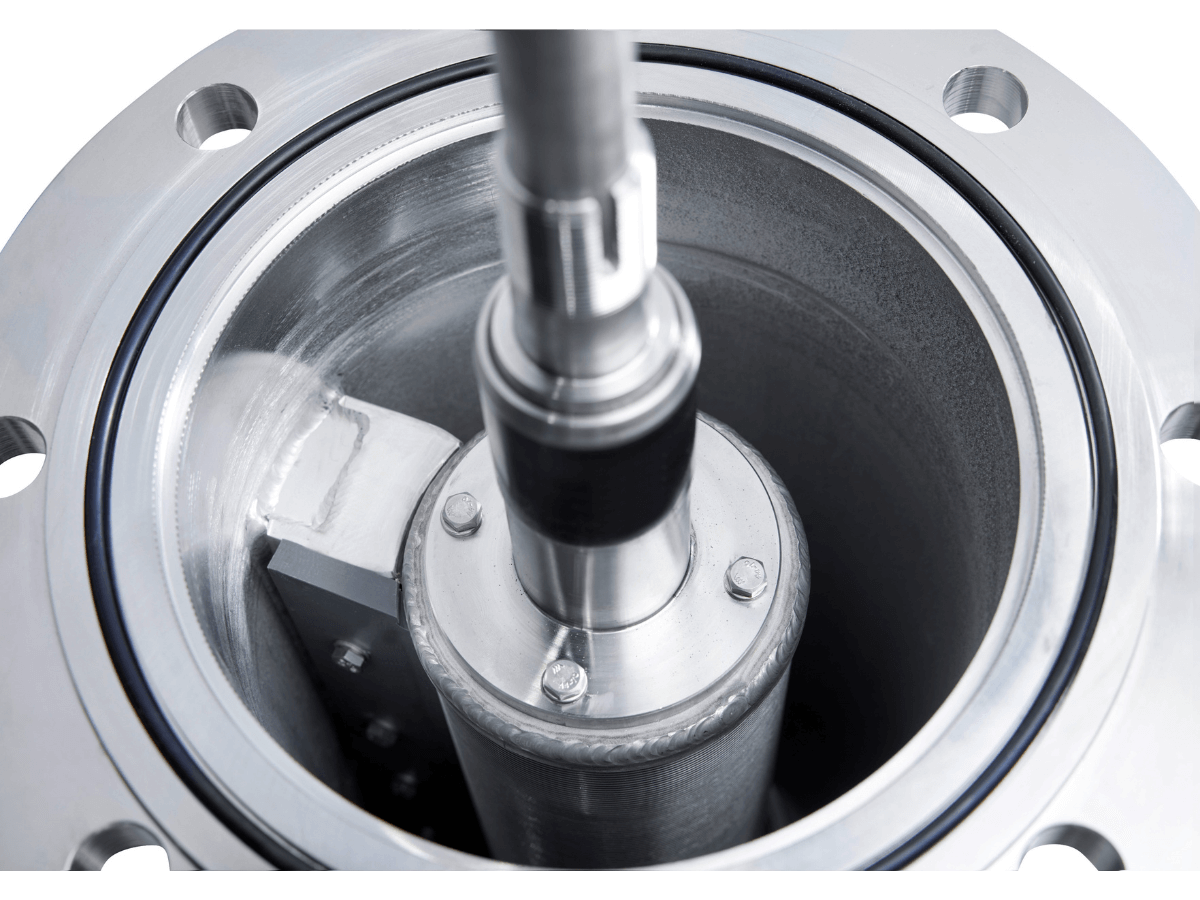 Backwash drum filter with scraper