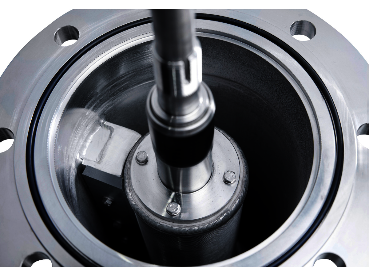 Backwash drum filter with scraper