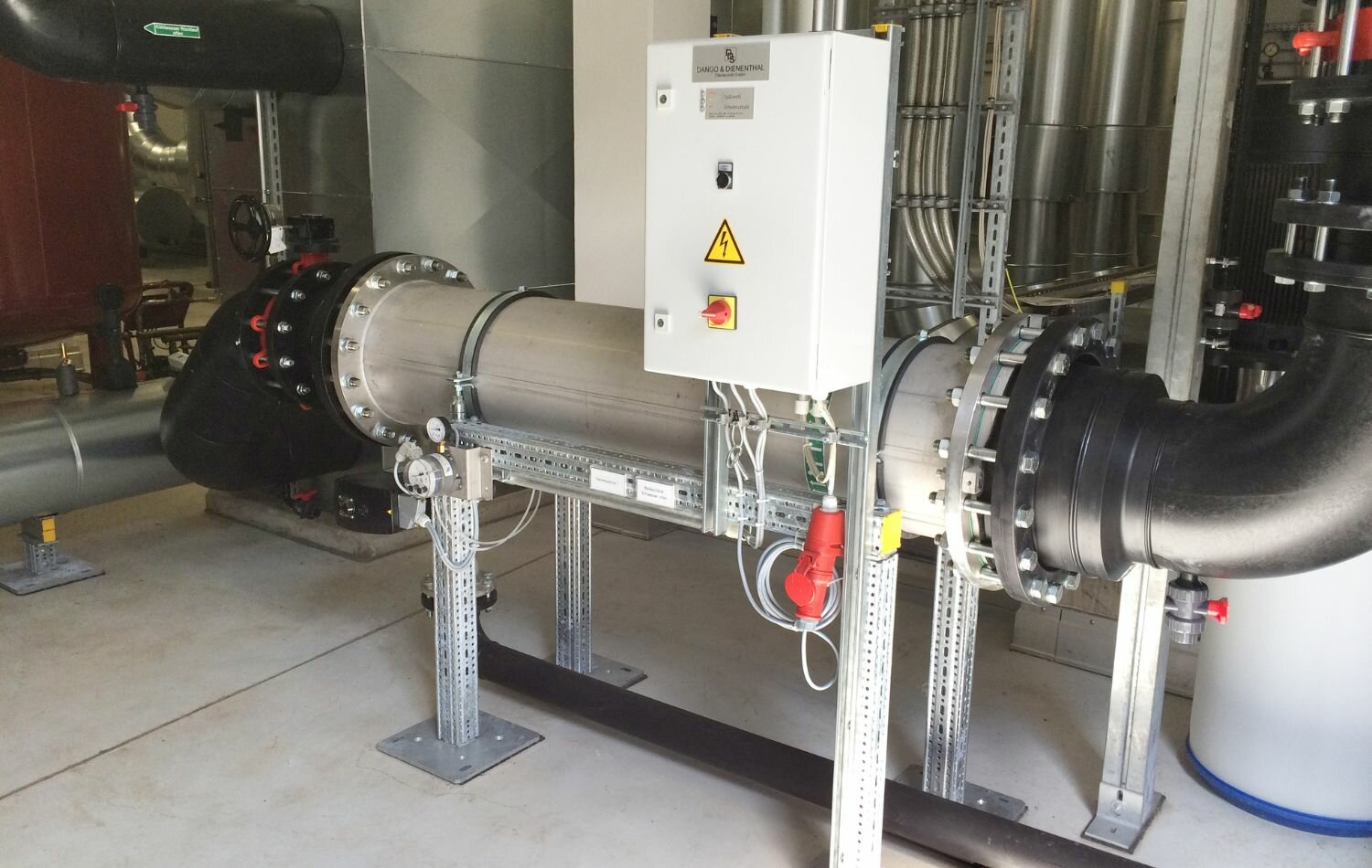 Redundant installation of two DN400 JET filters for cooling water filtration 