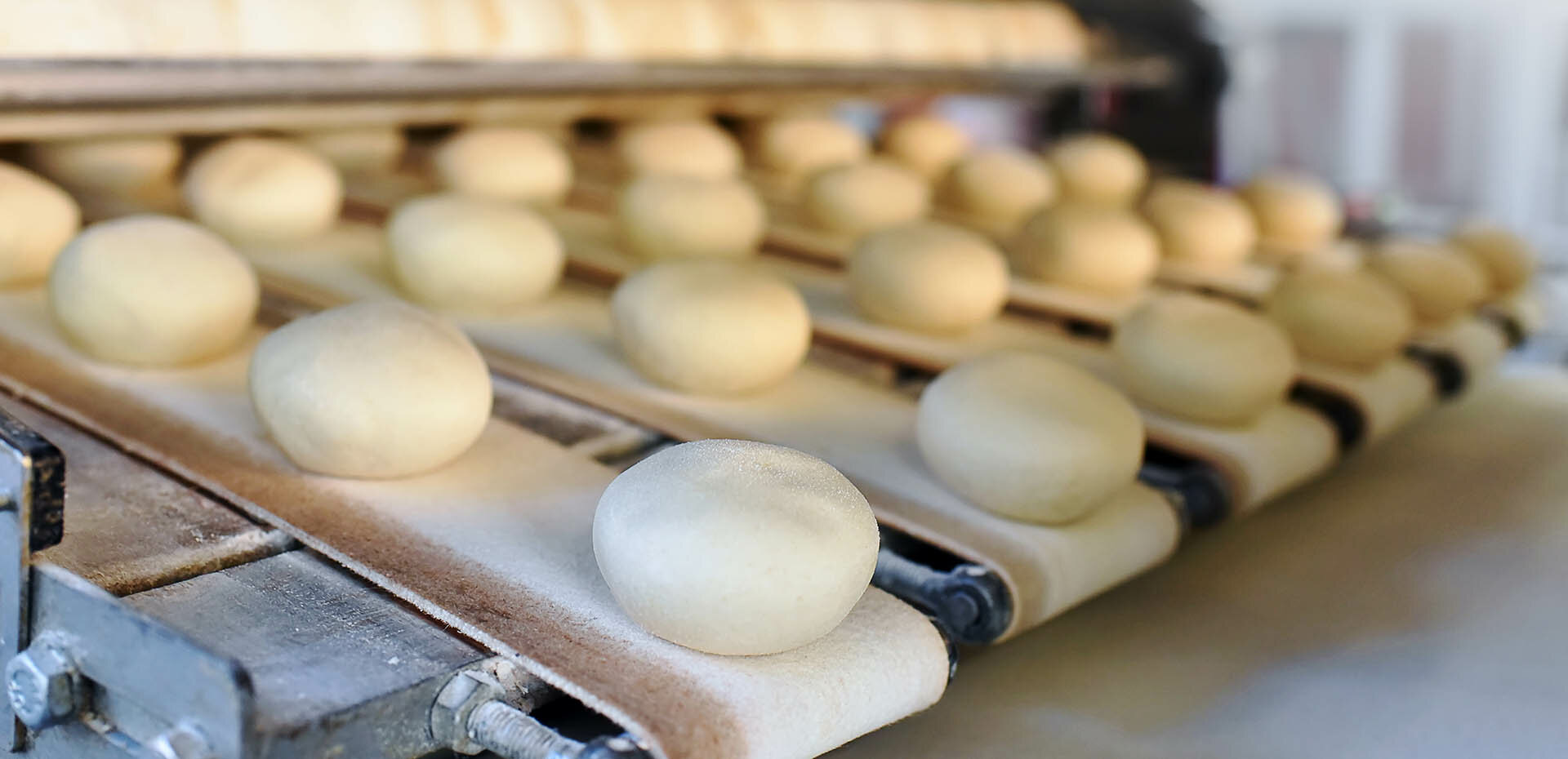 Brot backbereit auf Baendern